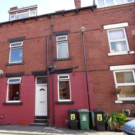 Rent this 3 bed townhouse on Nansen Terrace in Pudsey, LS13 3QL