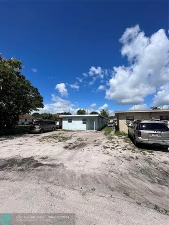 Buy this studio house on 808 N 17th St in Fort Pierce, Florida