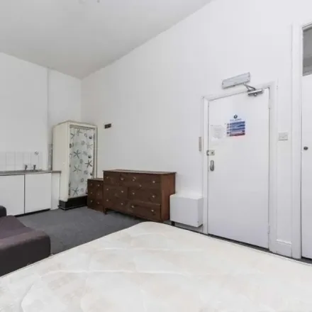 Image 2 - 4 Castletown Road, London, W14 9EX, United Kingdom - Apartment for rent
