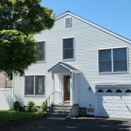 Rent this 3 bed house on 120 Alden St in Fairfield, Connecticut
