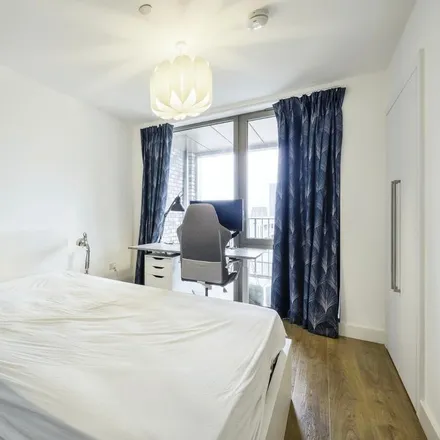 Image 9 - Cordwainer House, 64 New Village Avenue, London, E14 0TB, United Kingdom - Apartment for rent