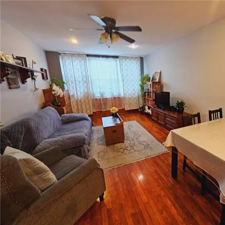 Image 7 - 205 Ocean Parkway, New York, NY 11218, USA - Apartment for sale