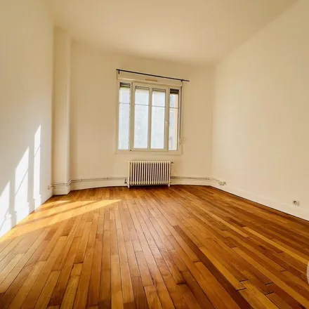 Rent this 2 bed apartment on 61 Rue de Pouilly in 57000 Metz, France