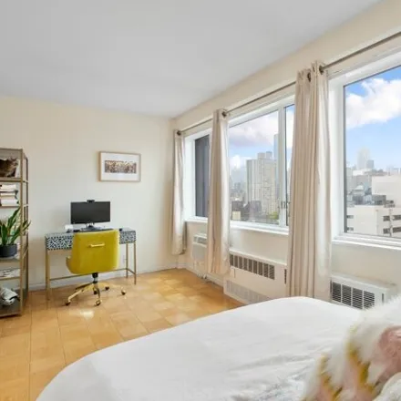 Image 6 - 333 East 14th Street, New York, NY 10003, USA - Apartment for sale