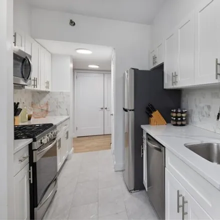 Image 3 - 308 East 38th Street, New York, NY 10016, USA - Condo for sale