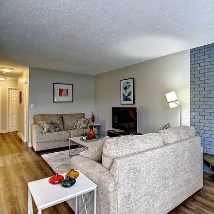 Image 2 - Thorncliffe, Calgary, AB T2K 3W7, Canada - Apartment for rent