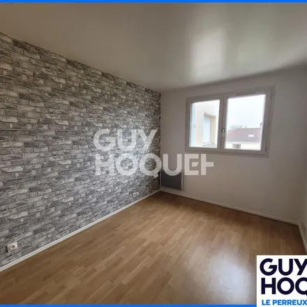 Rent this 3 bed apartment on 85 Avenue du Général de Gaulle in 94170 Le Perreux-sur-Marne, France