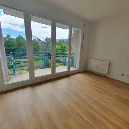 Rent this 2 bed apartment on 86 Rue de Stalingrad in 38100 Grenoble, France