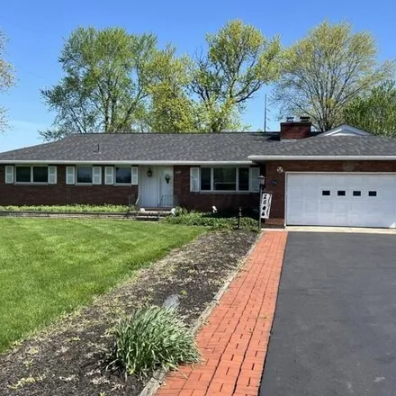 Buy this 3 bed house on Buckeye Parkway in Grove City, OH 43123