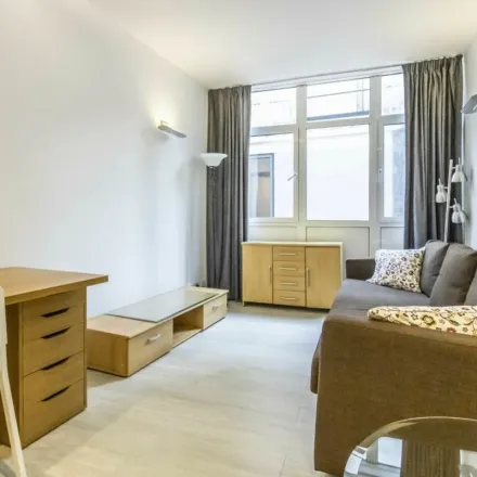 Rent this 1 bed apartment on Five Guys in 186-190 Bishopsgate, Bishopsgate