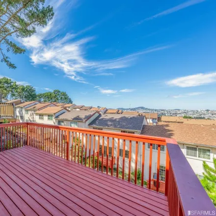 Image 9 - 144 Saint Mark's Court, Daly City, CA 94015, USA - Townhouse for sale
