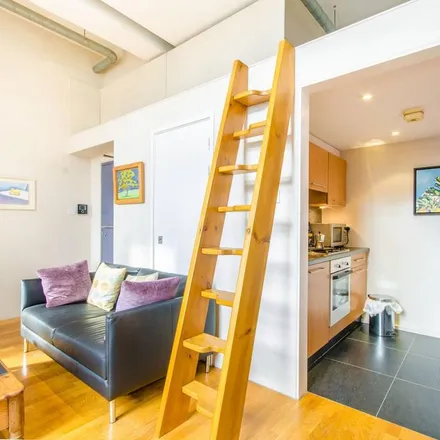 Rent this 1 bed apartment on 101 Pentonville Road in London, N1 9LF