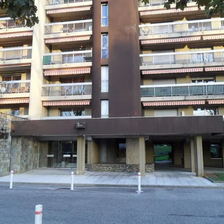 Rent this 5 bed apartment on 92 Rue Pierre Julien in 26200 Montélimar, France