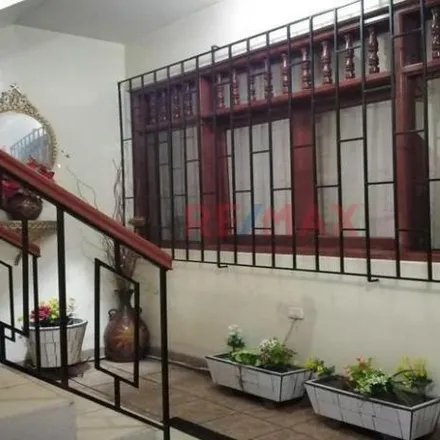 Buy this 8 bed apartment on Avenida Los Próceres de Huandoy in Los Olivos, Lima Metropolitan Area 15109