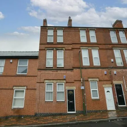 Rent this 5 bed townhouse on 74 Peveril Street in Nottingham, NG7 4AL