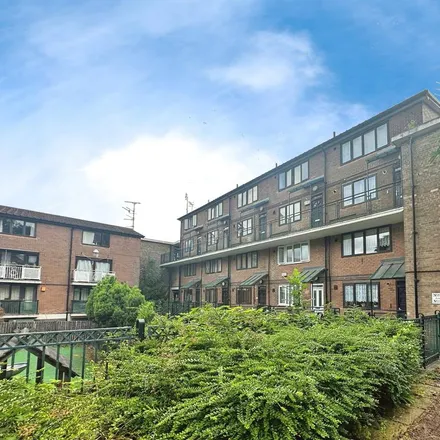 Rent this 2 bed townhouse on Jericho Street in Saint George's, Sheffield