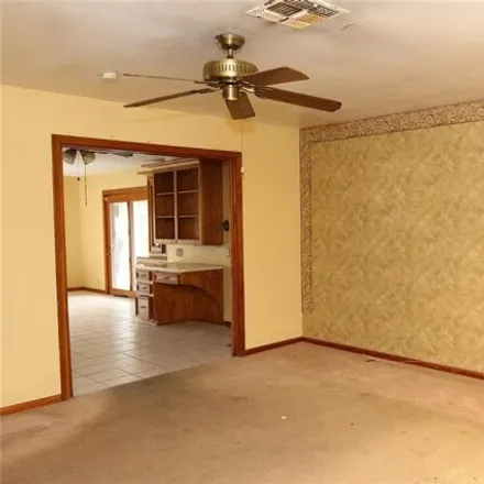 Image 4 - 263 West Spreading Oak Drive, Houston, TX 77076, USA - House for sale
