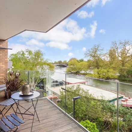 Image 1 - Herons Rest, The Hollows, London, TW8 0DZ, United Kingdom - Apartment for sale