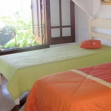 Rent this 3 bed house on Auto Posto Bela Ilha - Ale in Rua Dois Coqueiros 30, Pereque