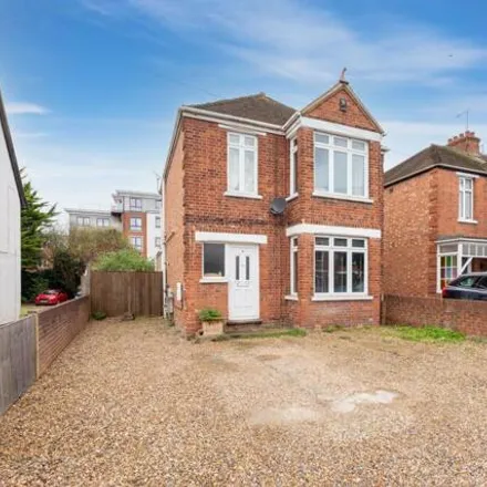 Buy this 3 bed house on 36 Forlease Road in Maidenhead, SL6 1SD