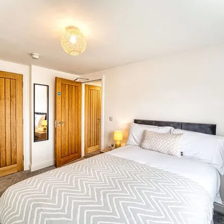 Rent this 6 bed apartment on Colebridge Avenue in Gloucester, GL2 0RQ