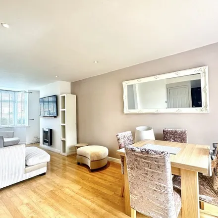 Image 2 - Ronald Grove, Castle Bromwich, B36 9HL, United Kingdom - Apartment for rent