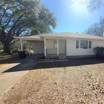 Buy this 3 bed house on 11156 Tams Drive in North Red Oaks, Baton Rouge