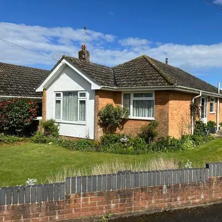Buy this 3 bed house on Squarey Close in Downton, SP5 3LQ