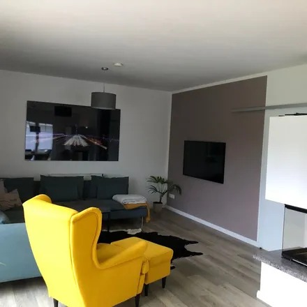 Rent this 5 bed apartment on Bekassinenau 7a in 22147 Hamburg, Germany