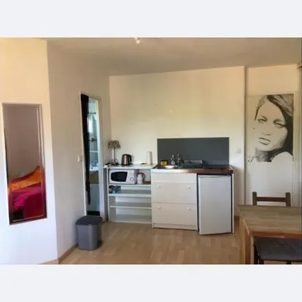 Image 2 - 7 Place Charles de Gaulle, 33700 Mérignac, France - Apartment for rent