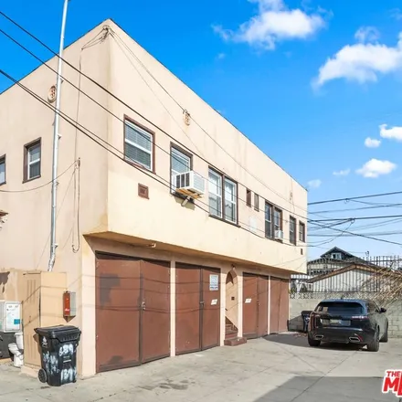 Buy this studio townhouse on 139 West 48th Street in Los Angeles, CA 90037
