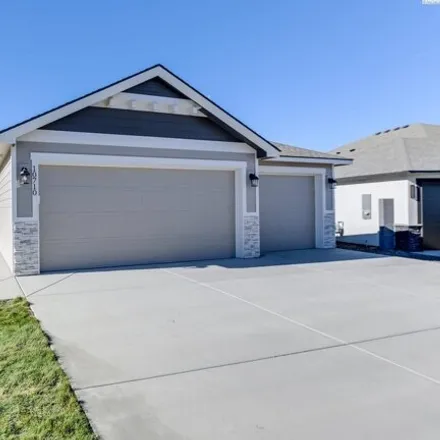 Buy this 3 bed house on Chinook Drive in Pasco, WA