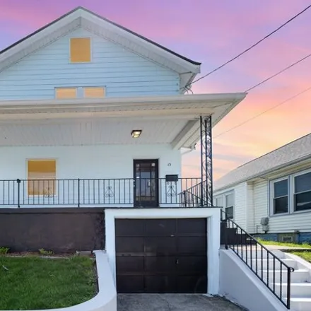 Buy this 3 bed house on 13 West 30th Street in Covington, KY 41015