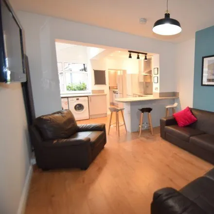 Rent this 1 bed townhouse on 403 Ecclesall Road in Sheffield, S11 8PE