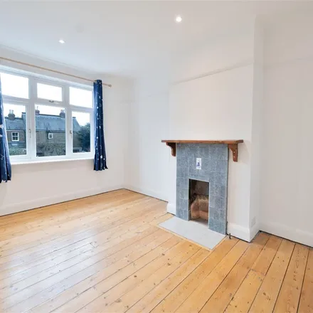 Rent this 4 bed apartment on unnamed road in London, KT6 4QU