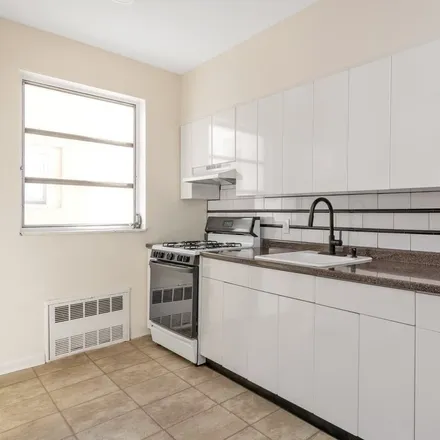 Image 7 - 304 86th Street, New York, NY 11209, USA - Townhouse for sale