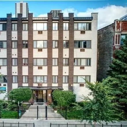 Rent this 1 bed apartment on 6021 North Winthrop Avenue in Chicago, IL 60660