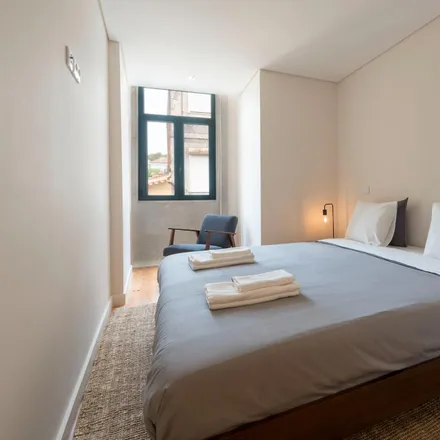 Rent this 2 bed apartment on Ondo Korean Kitchen in Rua de São Victor, 4049-021 Porto