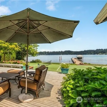 Image 3 - South Parking Lot, Southeast 26th Street, Mercer Island, WA 98040, USA - House for sale