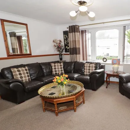 Rent this 5 bed townhouse on Kinmel Bay and Towyn in LL18 5BG, United Kingdom