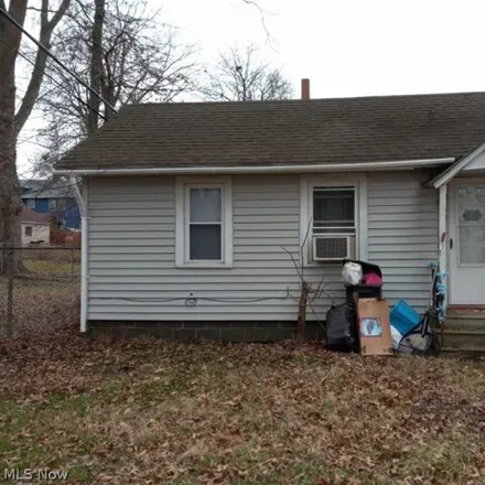 Buy this 1 bed house on 1301 High Street Northeast in Warren, OH 44483
