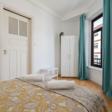 Rent this 3 bed apartment on Rua de Fernandes Tomás 18 in 12, 6