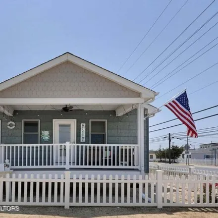 Rent this 3 bed house on 39 West Penguin Way in Dover Beaches North, Toms River