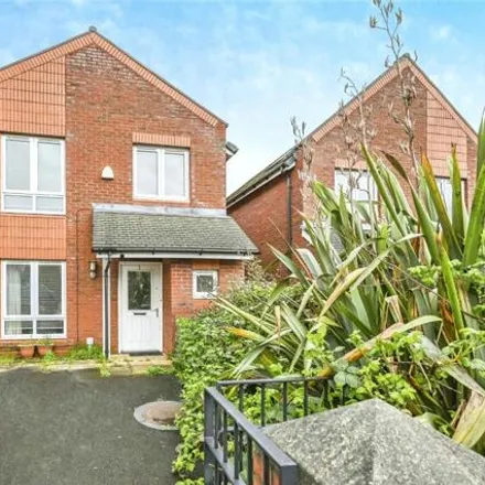 Buy this 3 bed duplex on Hartopp Road in Liverpool, L25 1LN