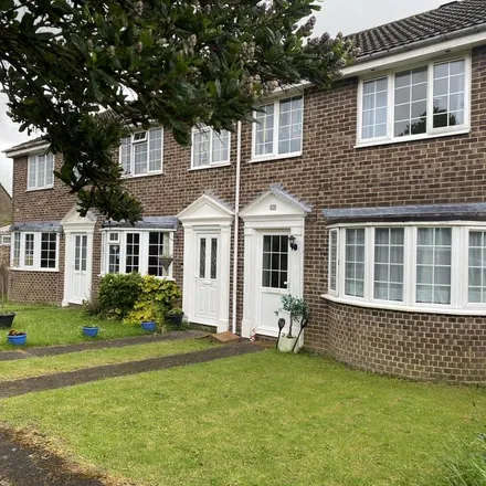 Rent this 3 bed townhouse on Maple Way in Gillingham, SP8 4RR