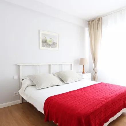 Rent this 5 bed room on Reina Castilla in Calle de Rafael Herrera, 9