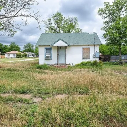 Buy this 1 bed house on 1622 North Graham Street in Brady, TX 76825