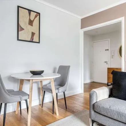 Image 7 - 7 Rue Vernier, 75017 Paris, France - Apartment for rent