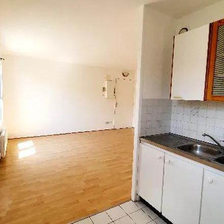 Rent this 2 bed apartment on 2 Place aux Herbes in 78640 Neauphle-le-Château, France