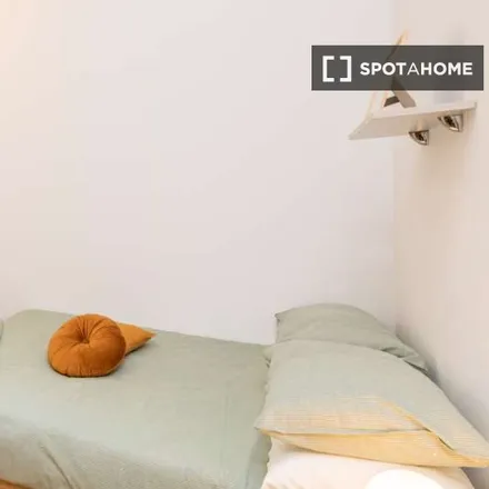 Rent this 4 bed room on Via Benedetto Marcello in Via Vitruvio, 20124 Milan MI